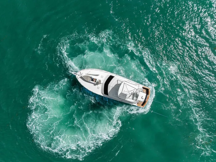 Big Game Yacht Photos Pics 2006 Hatteras 68 CNV Big Game