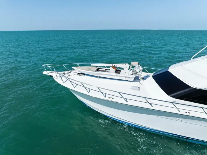 Big Game Yacht Photos Pics 2006 Hatteras 68 CNV Big Game