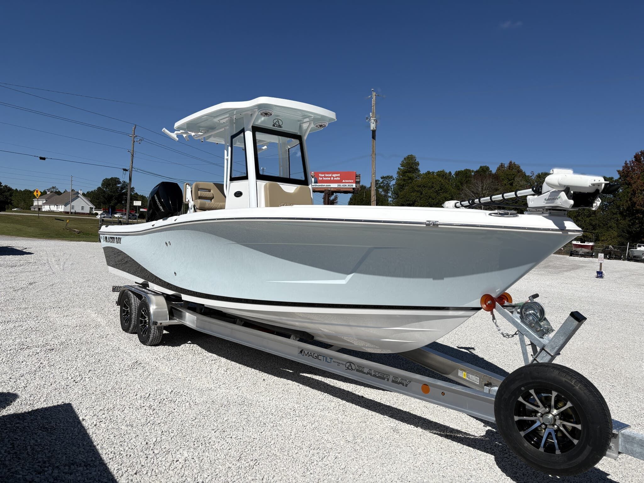 Blazer Bay Makaira 2600