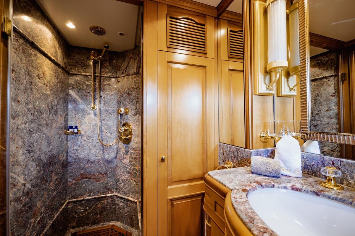 2003 Benetti 99 