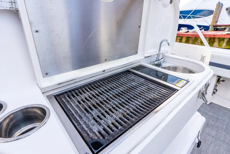 Her Salt Bouys Yacht Photos Pics 