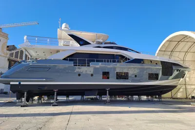 Azimut Grande 27M