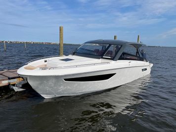 2023 Bavaria Vida 33