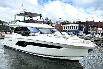 Yacht