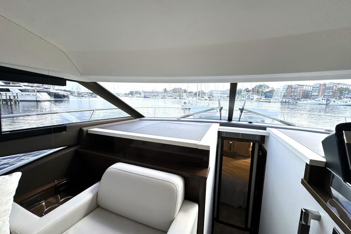 2023 Prestige 52 