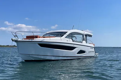 2024 Sealine C390