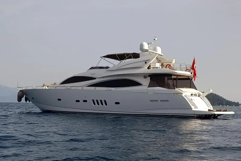  Yacht Photos Pics 2005 Sunseeker 94 Yacht on calm sea, side view with flag.