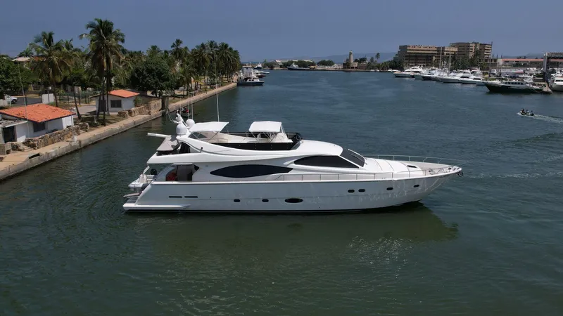 Etan Yacht Photos Pics 