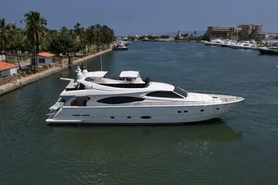 Ferretti Yachts 760