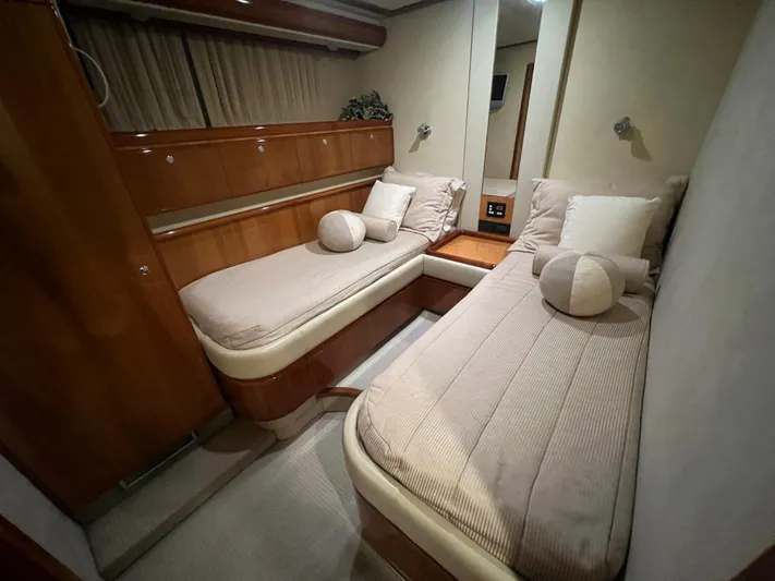 Etan Yacht Photos Pics Luxurious twin cabin in a 2004 Ferretti Yachts 760, featuring elegant wood finishes.