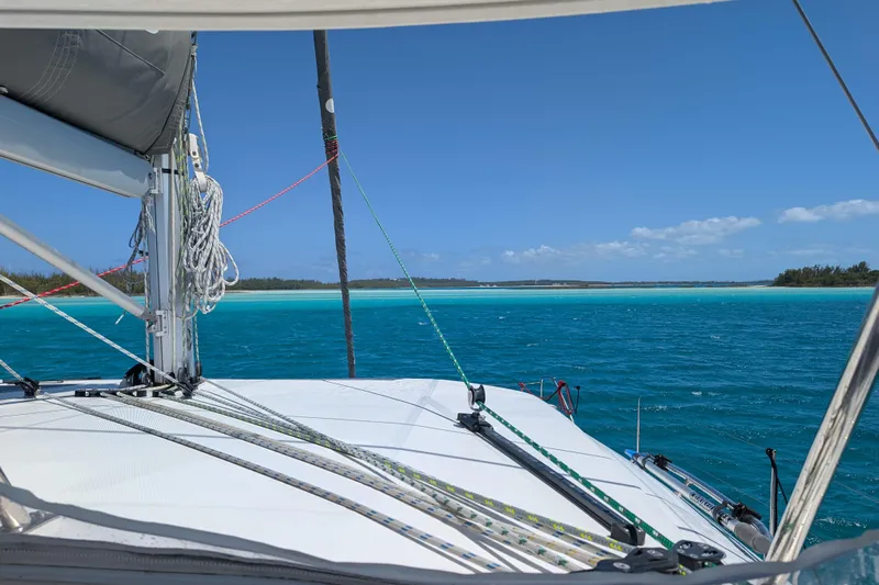 Changing Keys Yacht Photos Pics Sailing on a 2020 Leopard 40 catamaran in turquoise waters under a clear blue sky.