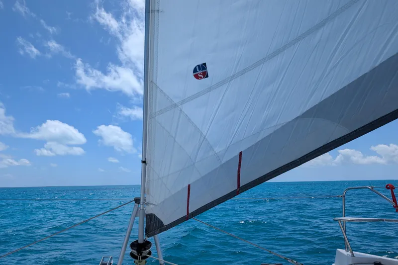 Changing Keys Yacht Photos Pics Sailing on a 2020 Leopard 40 catamaran with clear blue skies and ocean.