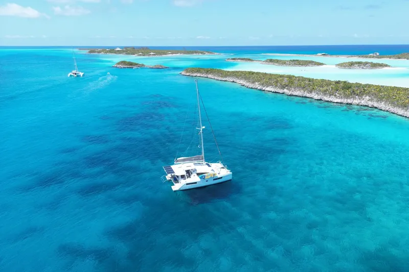 Changing Keys Yacht Photos Pics Catamaran sailing in clear turquoise waters near tropical islands, Leopard 40 model, 2020.