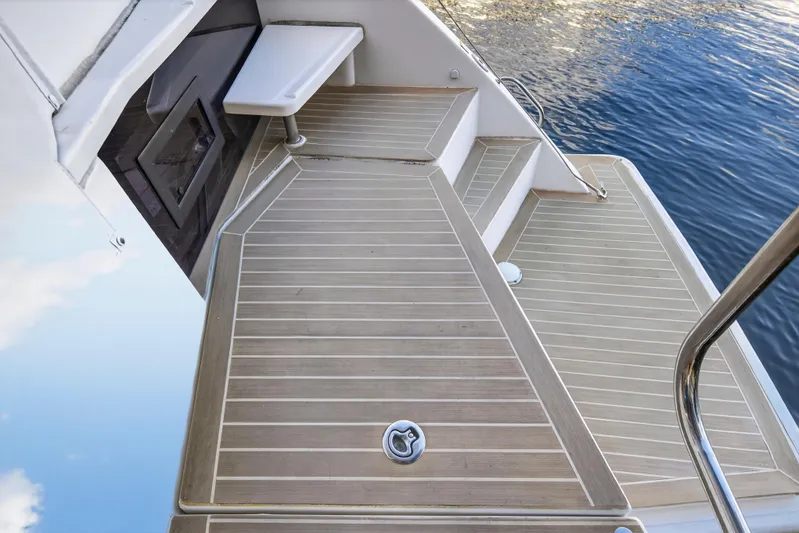 Changing Keys Yacht Photos Pics Leopard 40 yacht deck, 2020 model, featuring sleek wooden flooring and water reflection.