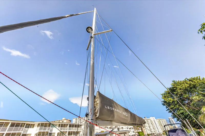 Changing Keys Yacht Photos Pics Sailboat mast of 2020 Leopard 40 against blue sky and urban backdrop.