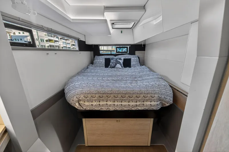 Changing Keys Yacht Photos Pics Modern bedroom interior on a 2020 Leopard 40 yacht, featuring a cozy bed and stylish decor.