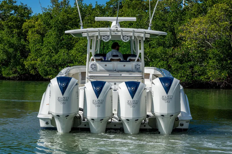  Yacht Photos Pics 2018 HCB 42 Siesta boat with four Yamaha 350 V8 engines on water.