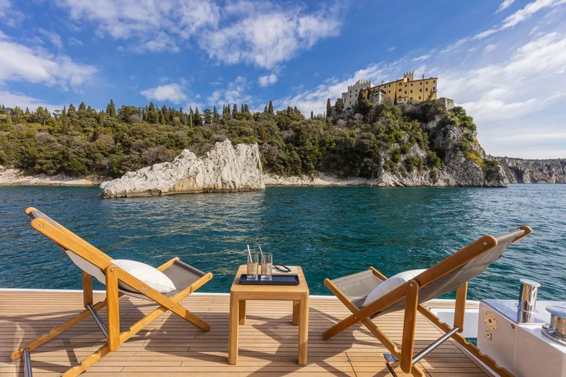  Yacht Photos Pics Manufacturer Provided Image