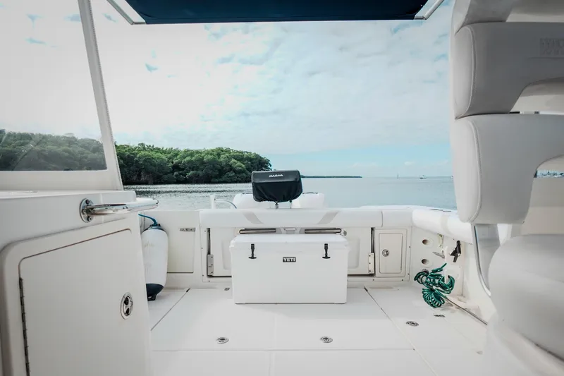  Yacht Photos Pics 2007 Boston Whaler 305 Conquest boat interior with ocean view and seating area.