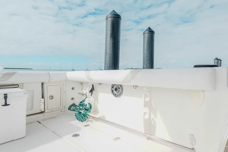  Yacht Photos Pics 2007 Boston Whaler 305 Conquest boat deck with storage and coiled hose.