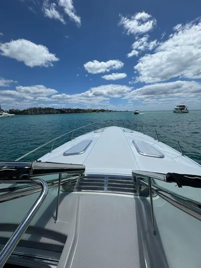  Yacht Photos Pics 2008 Formula 400 Super Sport yacht cruising on a sunny day with blue skies and calm waters.