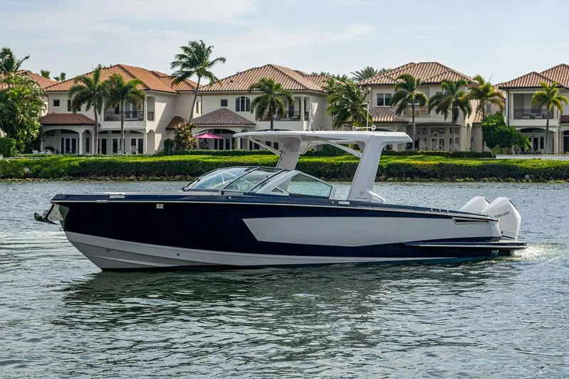 We Got Lucky Yacht Photos Pics 
