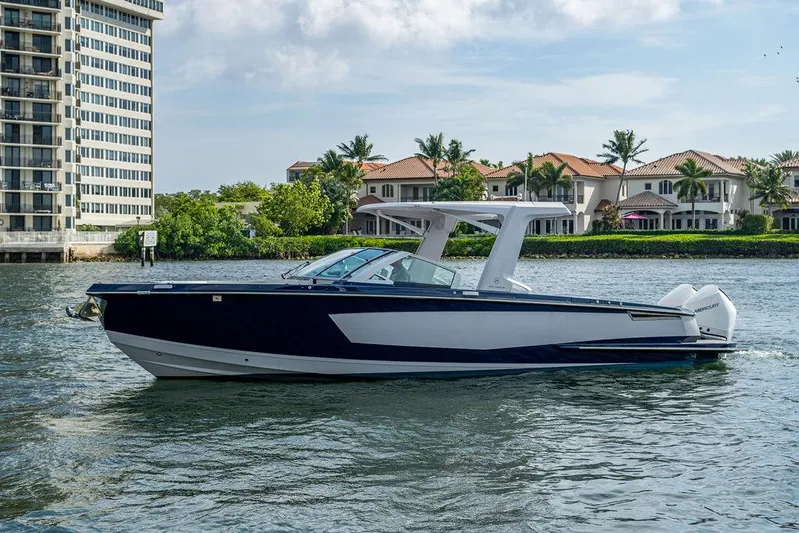 We Got Lucky Yacht Photos Pics 