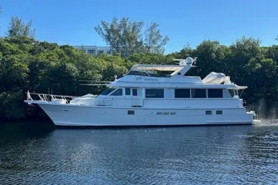 Hatteras 70 Cockpit Motor Yacht