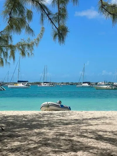 Sweet Escape Yacht Photos Pics 