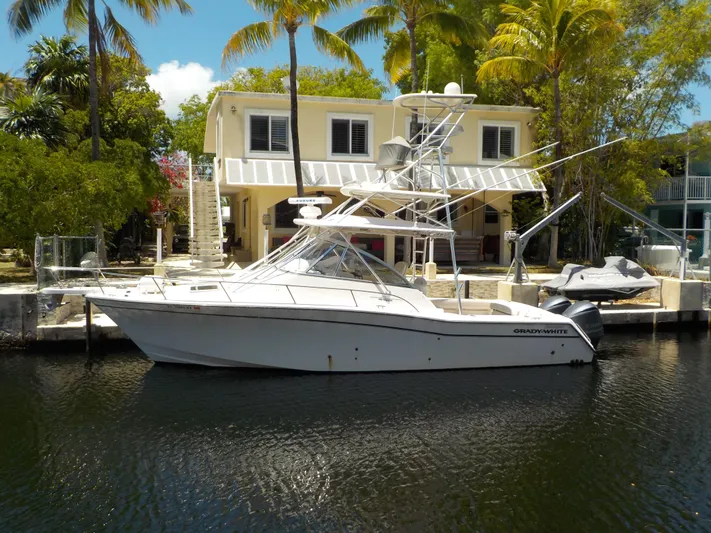 Prestancia Yacht Photos Pics Grady White 33 - Profile on dock