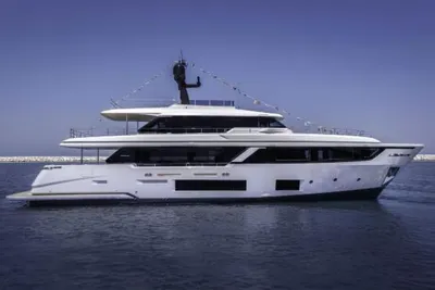 Custom Line Navetta 30