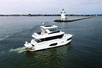 2023 Absolute 52 Navetta