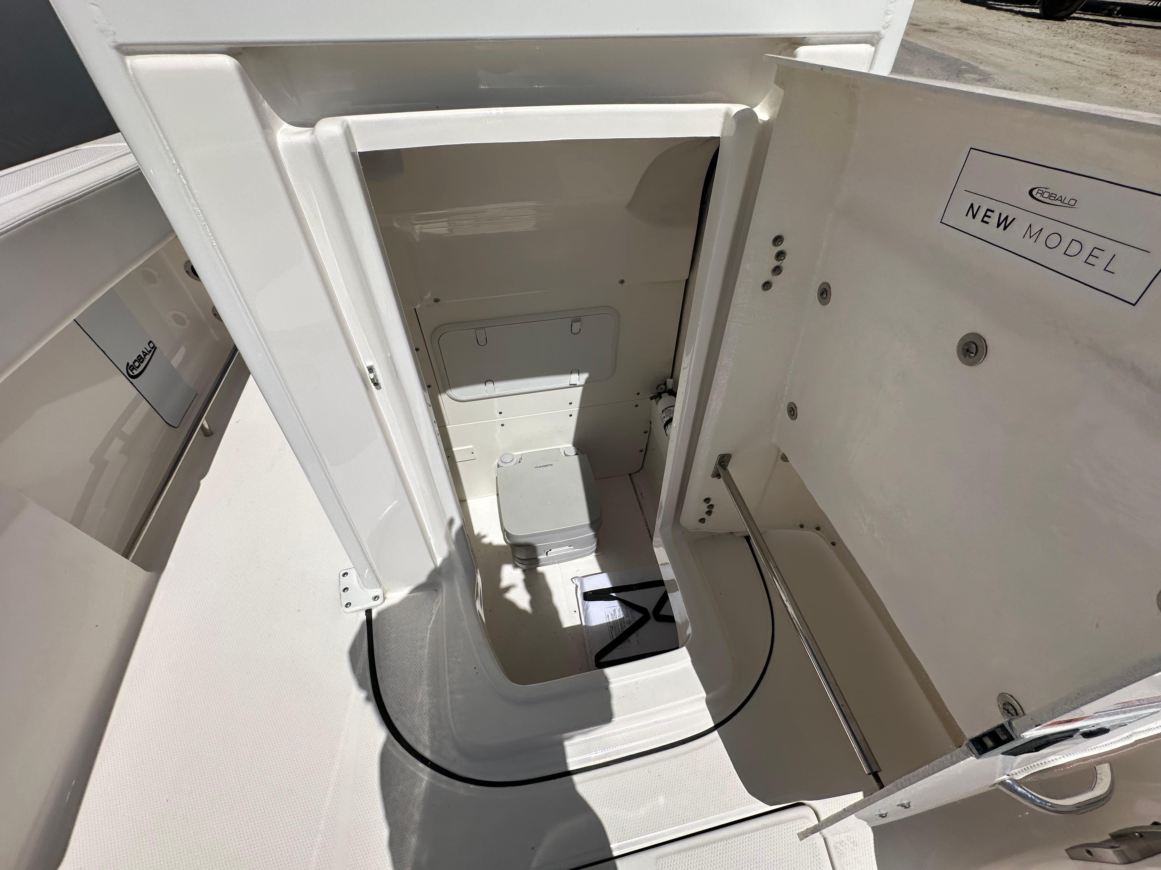 2023 Robalo R250 Center Console Center Console for sale - YachtWorld