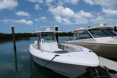 Boston Whaler 350 Outrage