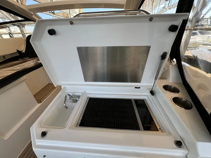 Yacht Rock Yacht Photos Pics Outdoor kitchen area on 2015 Cruisers Yachts 390 Express Coupe with grill and sink.