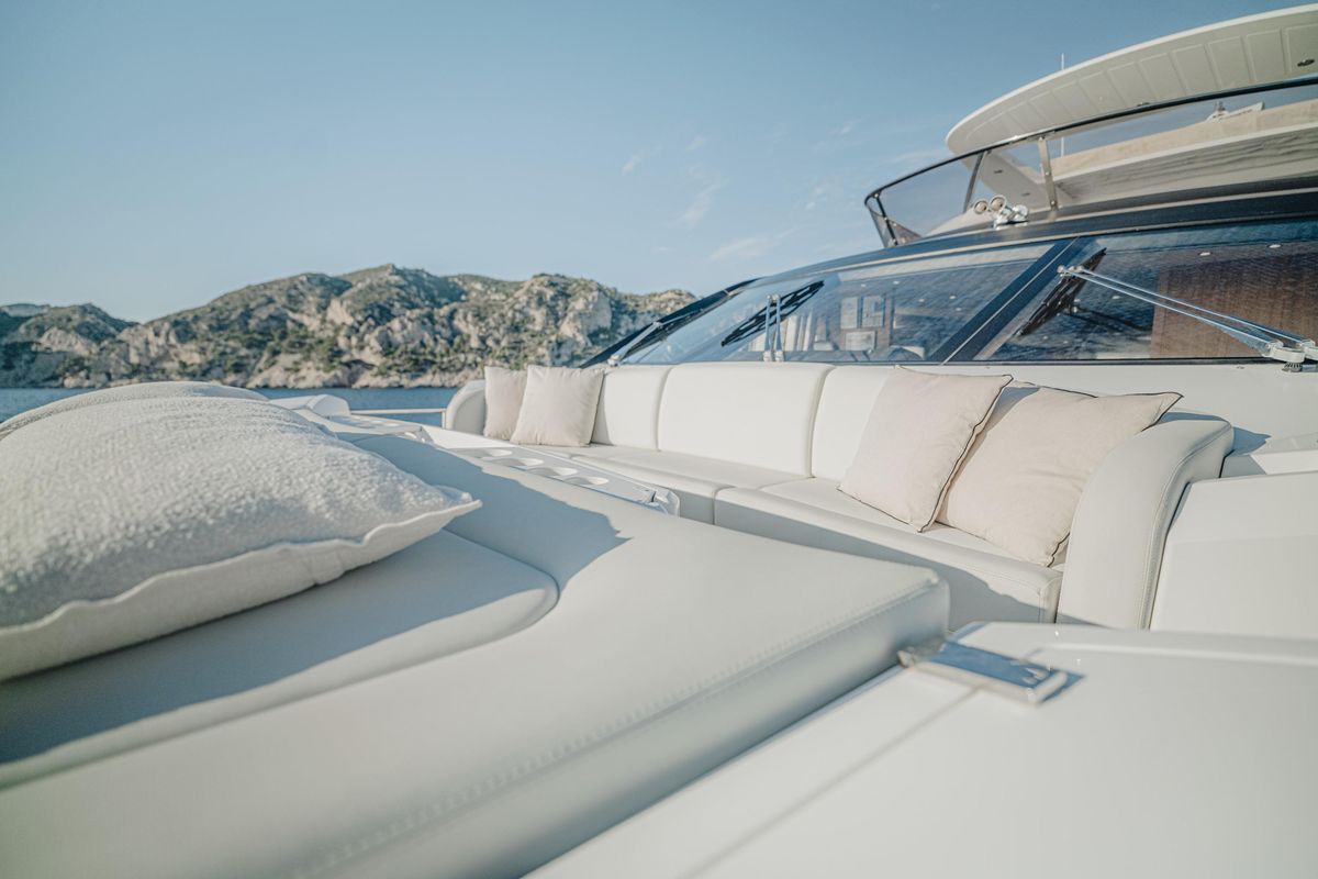 2015 Sunseeker 75 