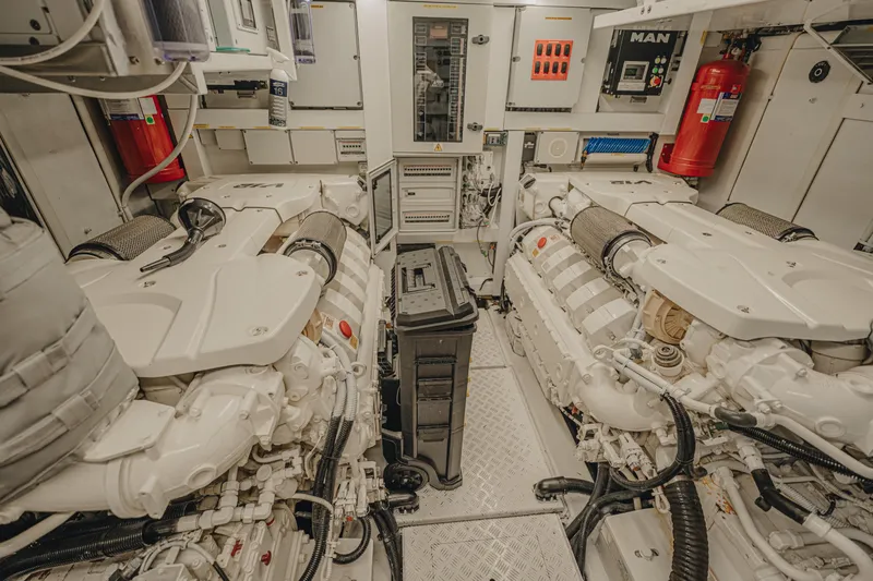 Sarahlisa Yacht Photos Pics SUNSEEKER 75 YACHT