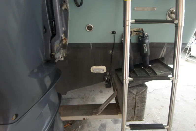  Yacht Photos Pics 2019 Sailfish 325 Dual Console boat stern with ladder and motor detail.