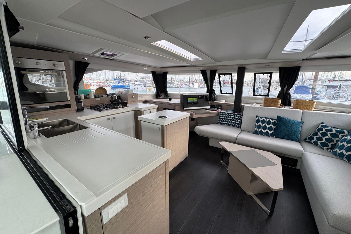2021 Fountaine Pajot 46 