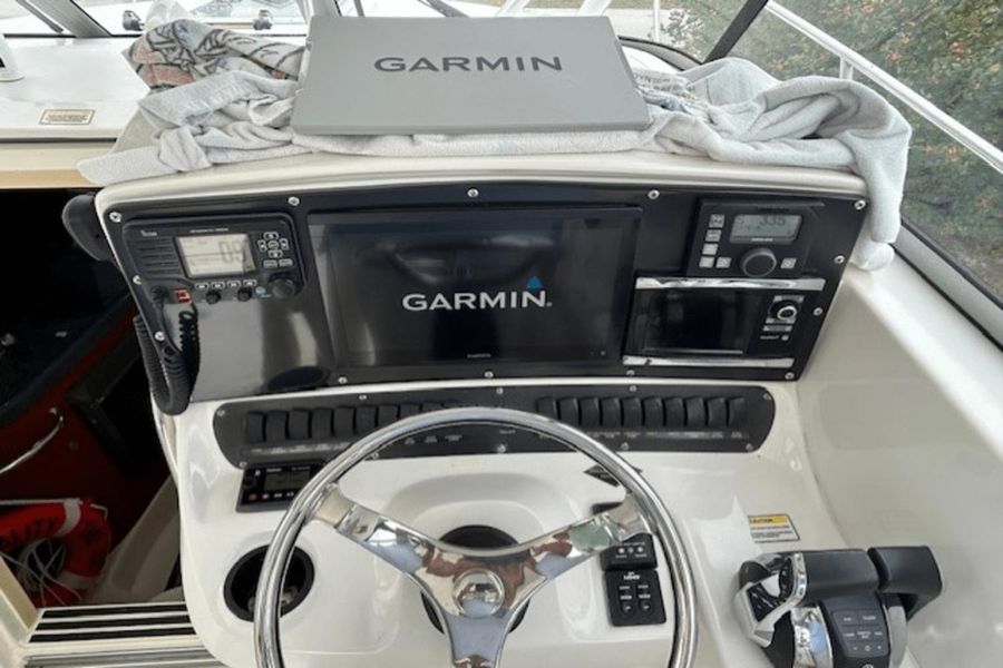 2005 Boston Whaler 305 Conquest