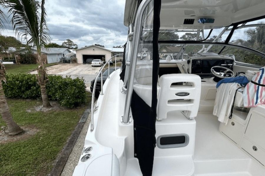 2005 Boston Whaler 305 Conquest