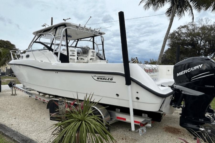 2005 Boston Whaler 305 Conquest