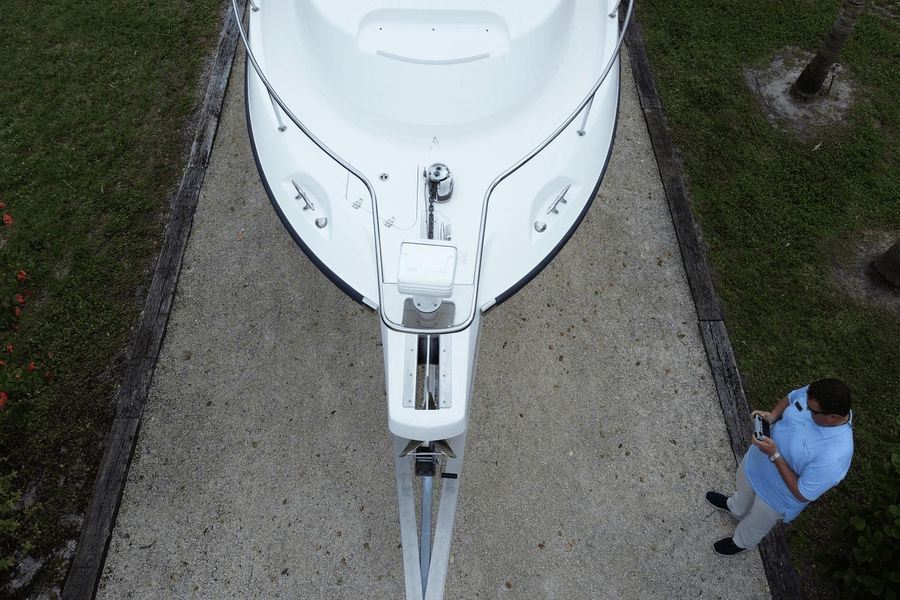 2005 Boston Whaler 305 Conquest