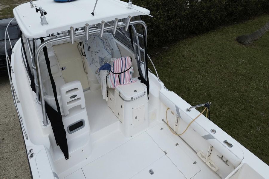 2005 Boston Whaler 305 Conquest