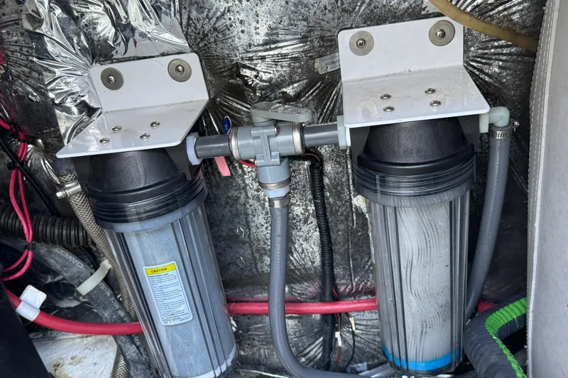 Interim Yacht Photos Pics Water filtration system in 2001 Bayliner 4087 Aft Cabin Motoryacht engine room.