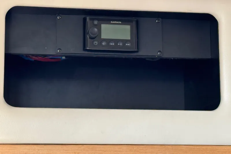 Interim Yacht Photos Pics Control panel on 2001 Bayliner 4087 Aft Cabin Motoryacht with Garmin device.