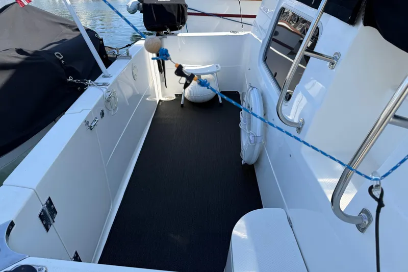 Interim Yacht Photos Pics 2001 Bayliner 4087 Aft Cabin Motoryacht deck with seating and safety equipment.