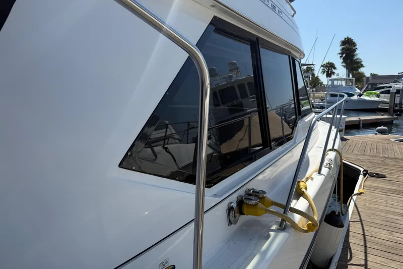 Interim Yacht Photos Pics 2001 Bayliner 4087 Aft Cabin Motoryacht docked at marina, side view.