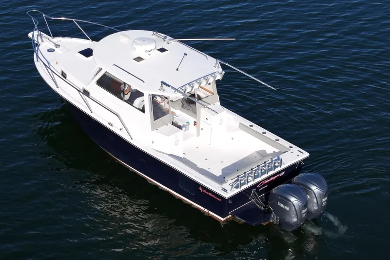 Challenger Yacht Photos Pics 2021 NorthCoast 315 HT boat with dual Yamaha engines on calm water.