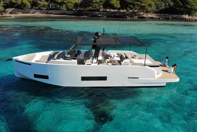 De Antonio Yachts D42 Open
